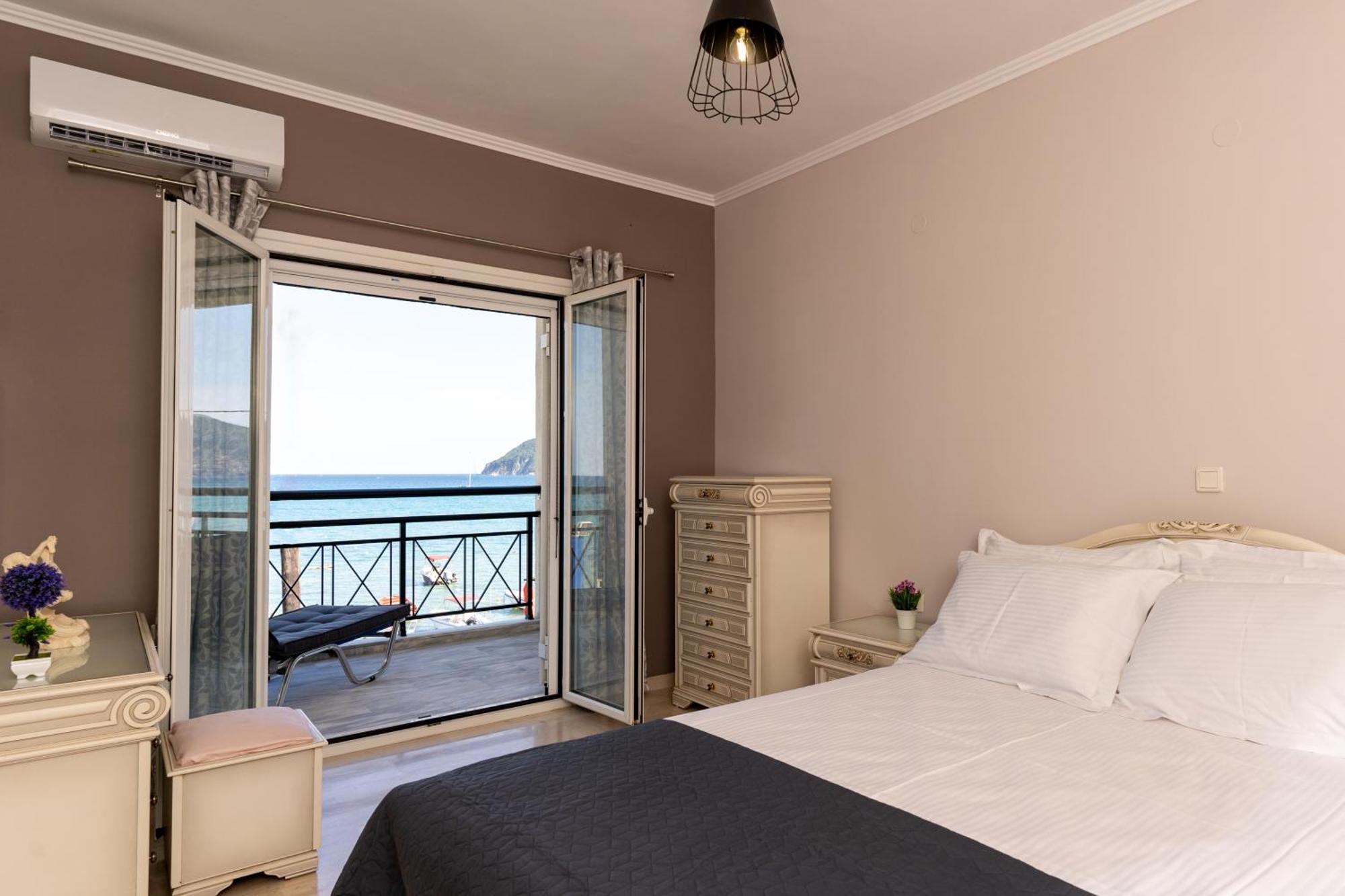 George Beachfront Apartments Lithakia  Room photo