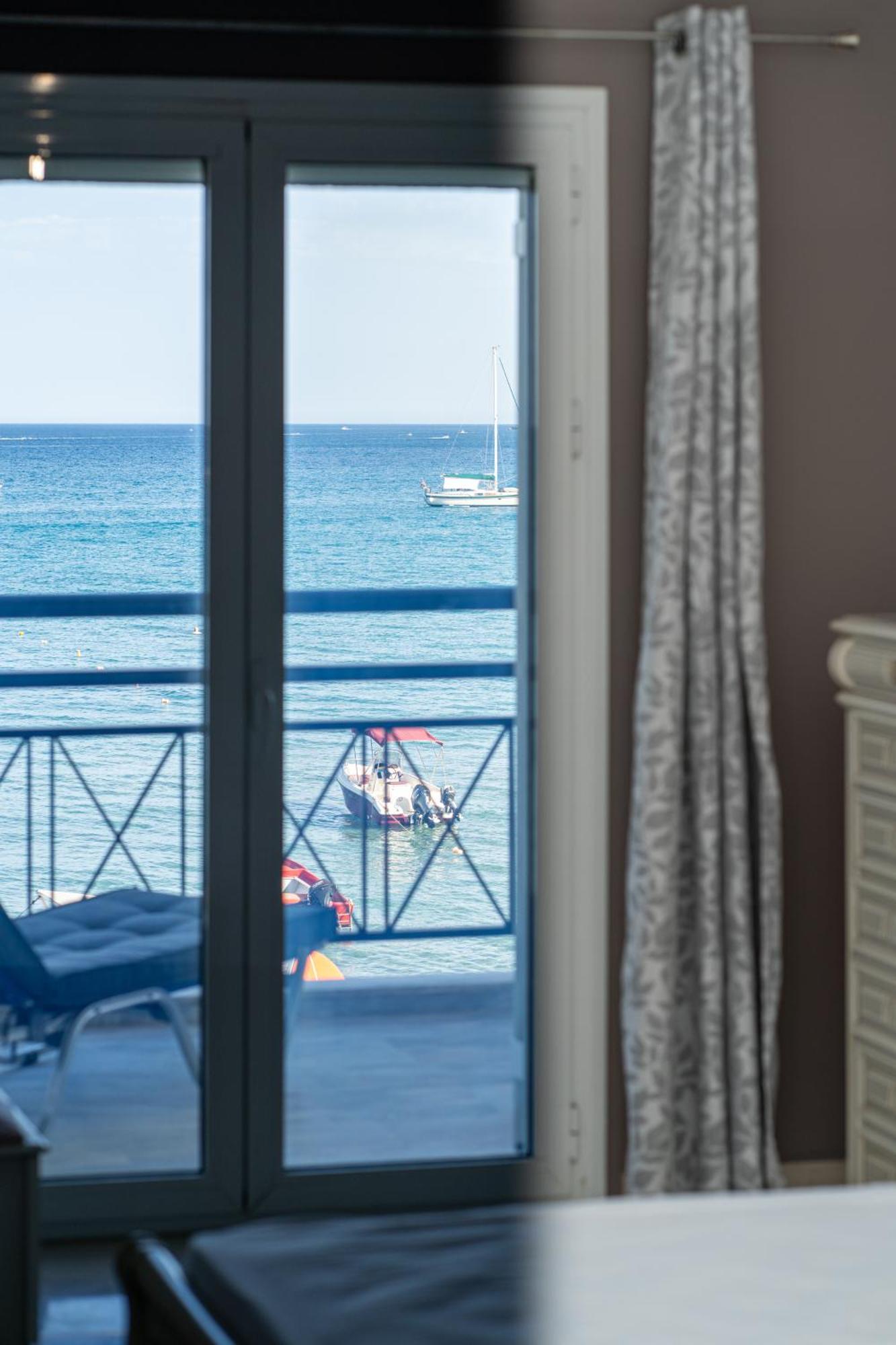 George Beachfront Apartments Lithakia  Room photo