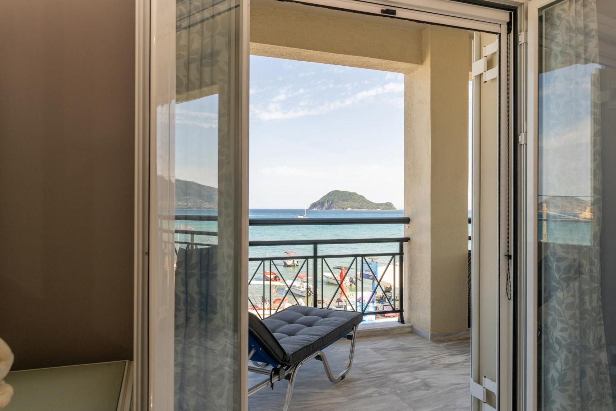 George Beachfront Apartments Lithakia  Room photo