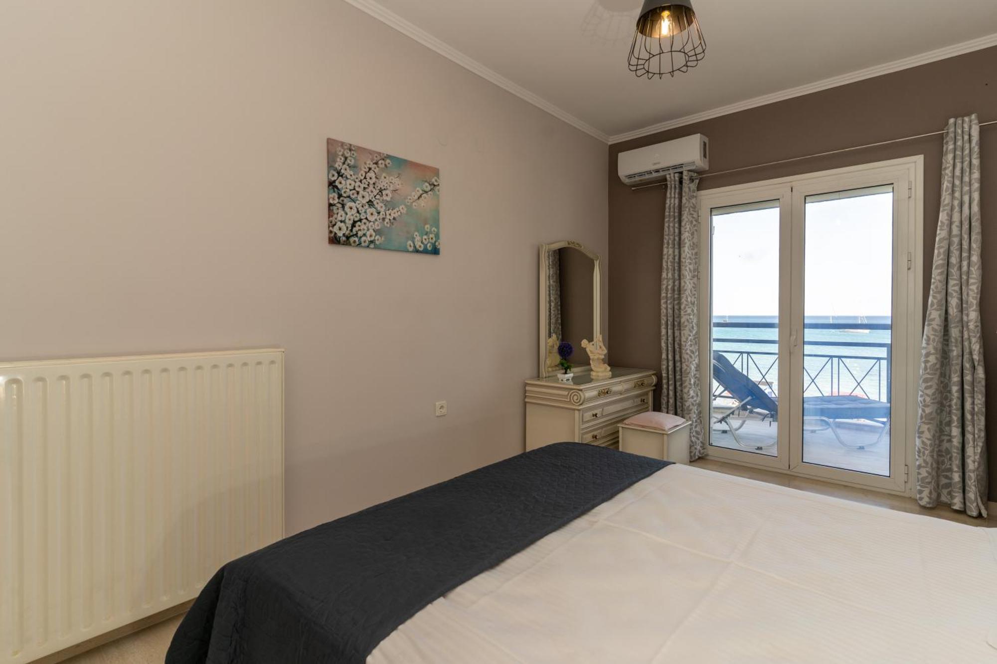 George Beachfront Apartments Lithakia  Room photo