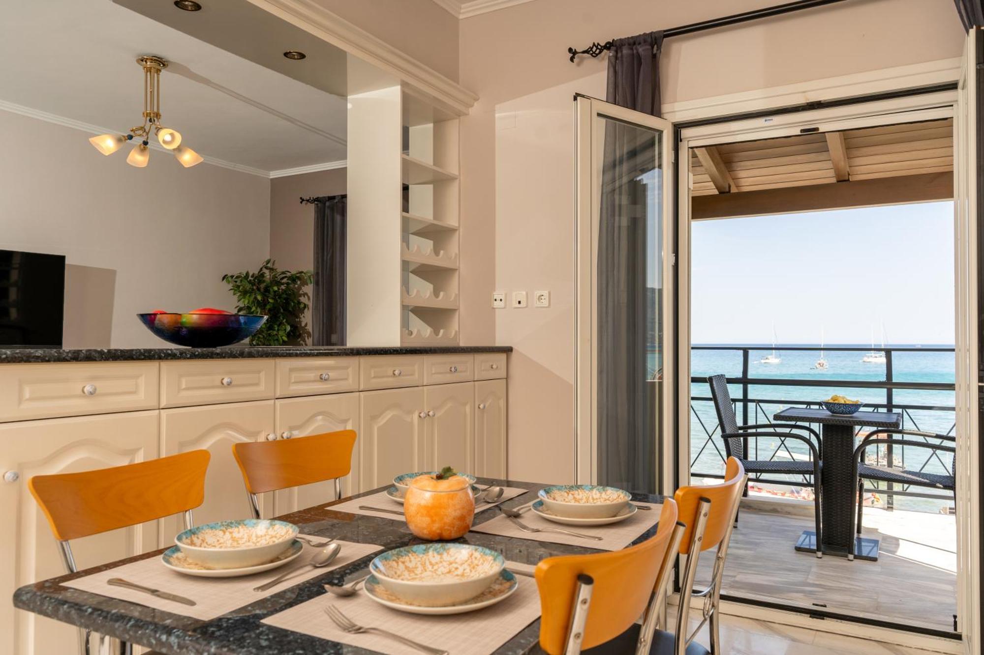 George Beachfront Apartments Lithakia  Room photo